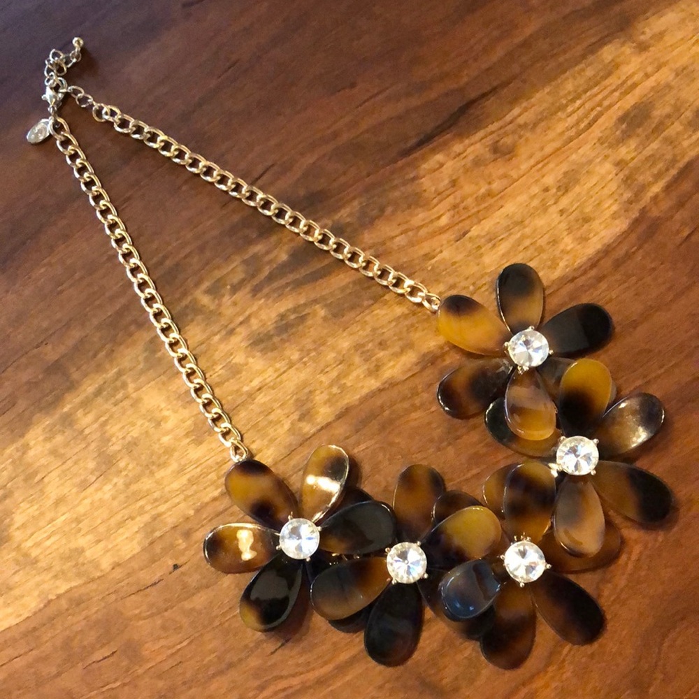 Tortoise shell flower necklace